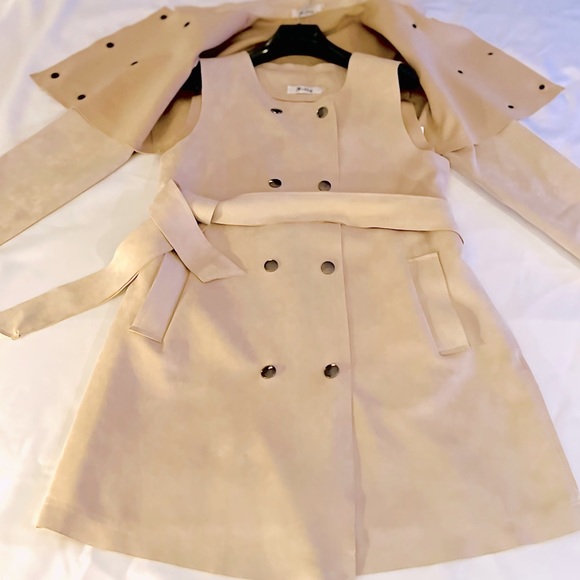 ⭐️SOFY⭐️BEIGE CONVERTIBLE/3 STYLES IN 1 FAUX SUEDE VEST/TRENCH COAT - Picture 8 of 16